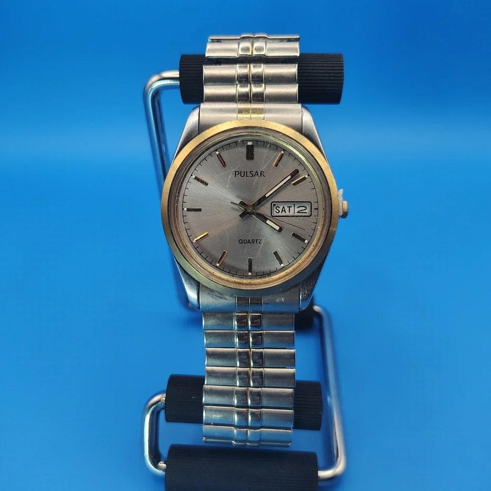 Vintage 1986 Pulsar by Seiko 34mm Men's Quartz Two Tone Watch Screw‎ Back